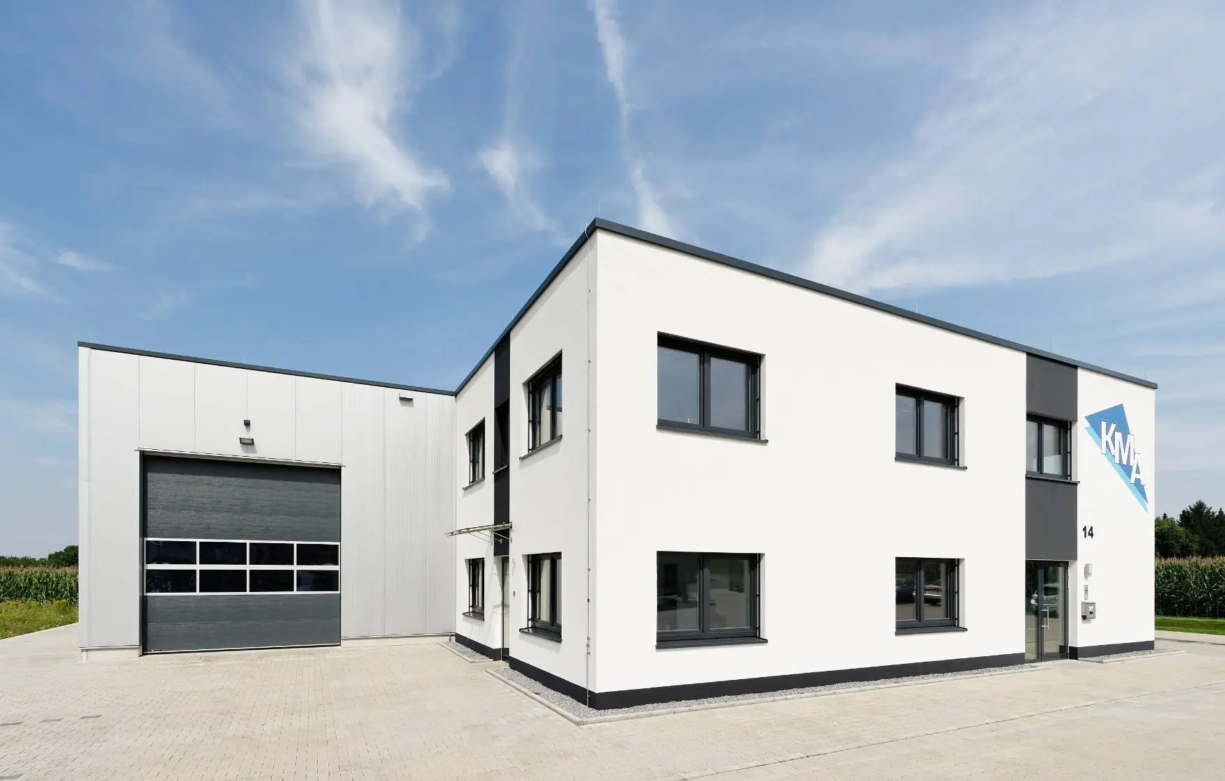 KMA Produktionshalle aus der Seitenperspektive