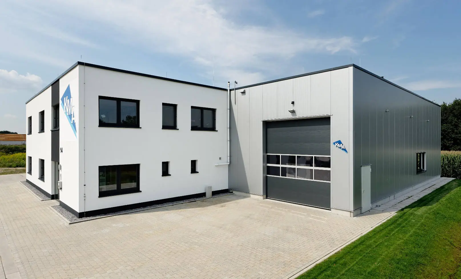 KMA Firmenstandort mit Lager- und Logistikhalle
